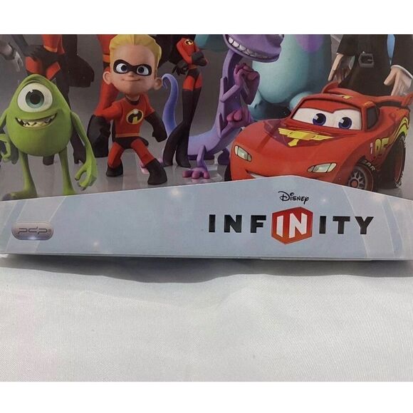 Disney Infinity 20 Power Disc Album Storage Case Collector Book Video Game - Picture 6 of 13